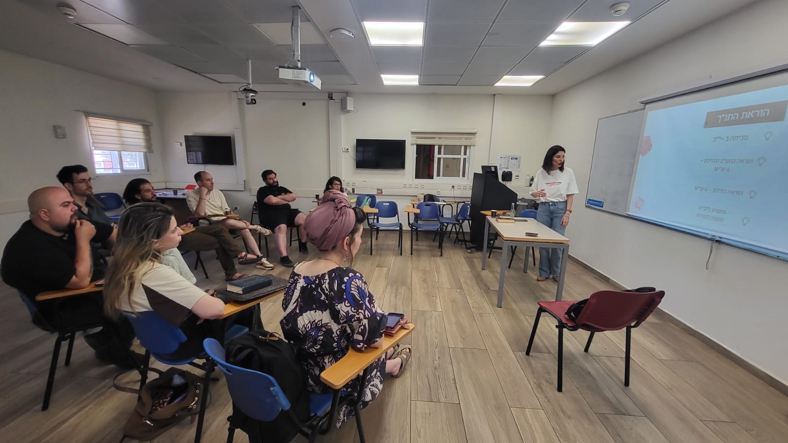 מיטל הדדי, מדריכה ארצית לתנ''ך, הגיעה להרצות בקבוצת ההדרכה של ד''ר נעמה גולן.jpeg
