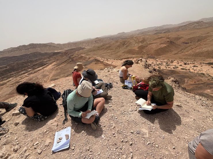 מסע בין יומיים