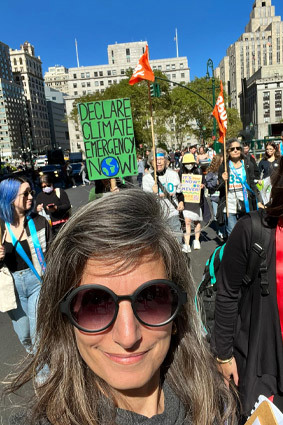 5.	סלפי של סטודנטית מהמשלחת במסגרת מחאת האקלים של בני הנוער בניו יורק